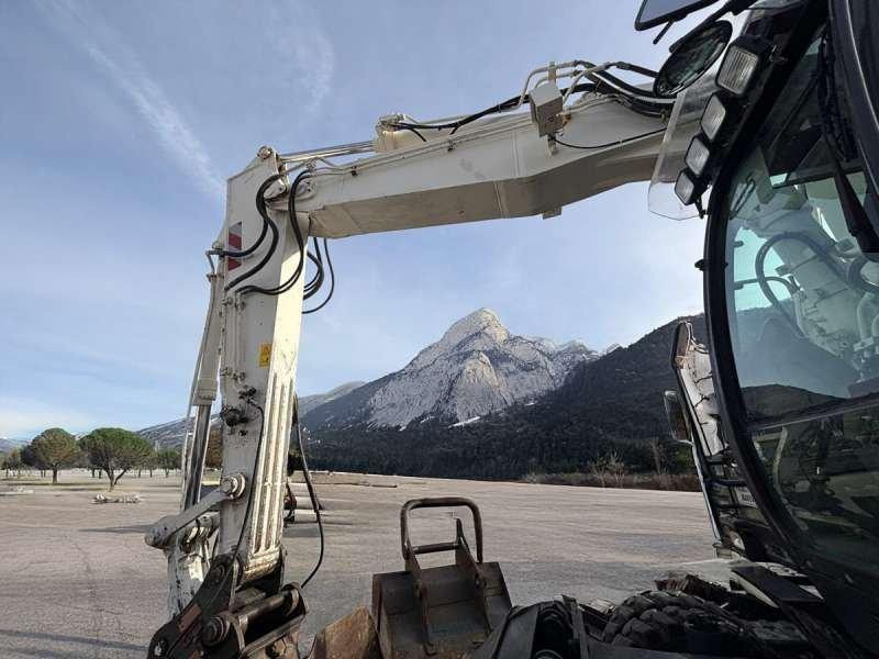 Hitachi ZX190W-5B - Pelle sur pneus: photos 3 Hitachi ZX190W-5B - Pelle sur pneus: photos 3