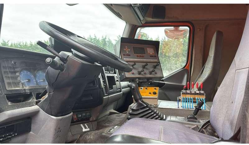 Répandeuse Renault PREMIUM 370-26 AVEC BOUILLE ACMAR: photos 10 Répandeuse Renault PREMIUM 370-26 AVEC BOUILLE ACMAR: photos 10