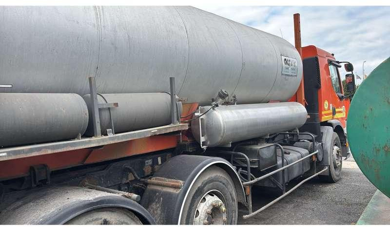 Renault PREMIUM 370-26 AVEC BOUILLE ACMAR - Répandeuse: photos 5 Renault PREMIUM 370-26 AVEC BOUILLE ACMAR - Répandeuse: photos 5