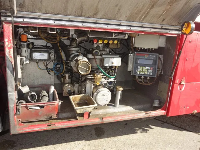 MAN 19-264 manual fuelpump 13500 liter,6 cil - Camion citerne: photos 4 MAN 19-264 manual fuelpump 13500 liter,6 cil - Camion citerne: photos 4