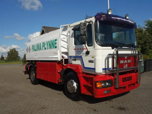 MAN 19-264 manual fuelpump 13500 liter,6 cil - Camion citerne: photos 1 MAN 19-264 manual fuelpump 13500 liter,6 cil - Camion citerne: photos 1