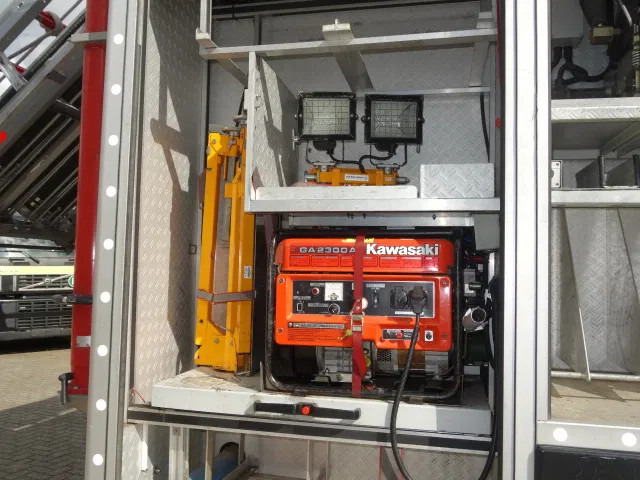 Mercedes-Benz Actros 1831 4X4 ZIEGLER BOMBEROS POMP,2500 L TANK - Camion de pompier: photos 5 Mercedes-Benz Actros 1831 4X4 ZIEGLER BOMBEROS POMP,2500 L TANK - Camion de pompier: photos 5