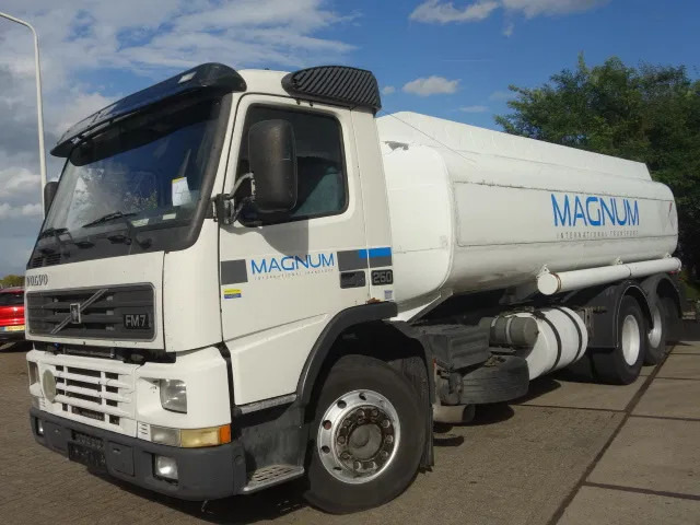 Volvo FM 250 STEELSPRINGS 18000LITERTANK MANUALE FUEL PUMP - Camion citerne: photos 3 Volvo FM 250 STEELSPRINGS 18000LITERTANK MANUALE FUEL PUMP - Camion citerne: photos 3