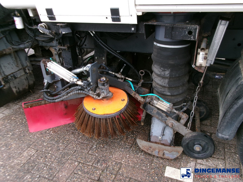 Balayeuse de voirie DAF LF 55.220 4x2 Scarab sweeper: photos 6
