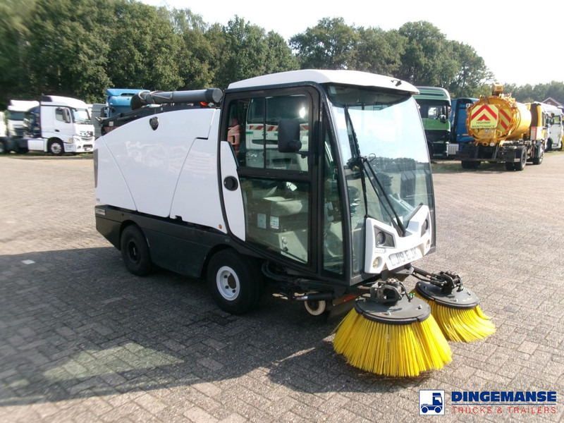 Johnston C202 compact street sweeper - Balayeuse de voirie: photos 2 Johnston C202 compact street sweeper - Balayeuse de voirie: photos 2