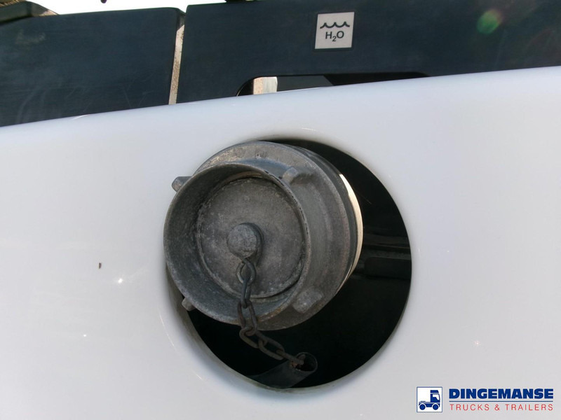 Johnston C202 compact street sweeper - Balayeuse de voirie: photos 5 Johnston C202 compact street sweeper - Balayeuse de voirie: photos 5