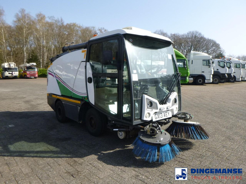 Johnston C202 compact street sweeper - Balayeuse de voirie: photos 2 Johnston C202 compact street sweeper - Balayeuse de voirie: photos 2