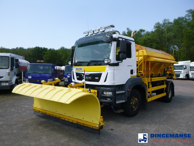 MAN TGM 18.290 4X4 RHD gritter / snow plough - Engin de déneigement: photos 1 MAN TGM 18.290 4X4 RHD gritter / snow plough - Engin de déneigement: photos 1