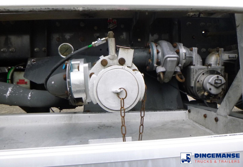 Camion citerne Volvo FE 340 6x2 fuel tank 22.1 m3 / 6 comp: photos 12 Camion citerne Volvo FE 340 6x2 fuel tank 22.1 m3 / 6 comp: photos 12