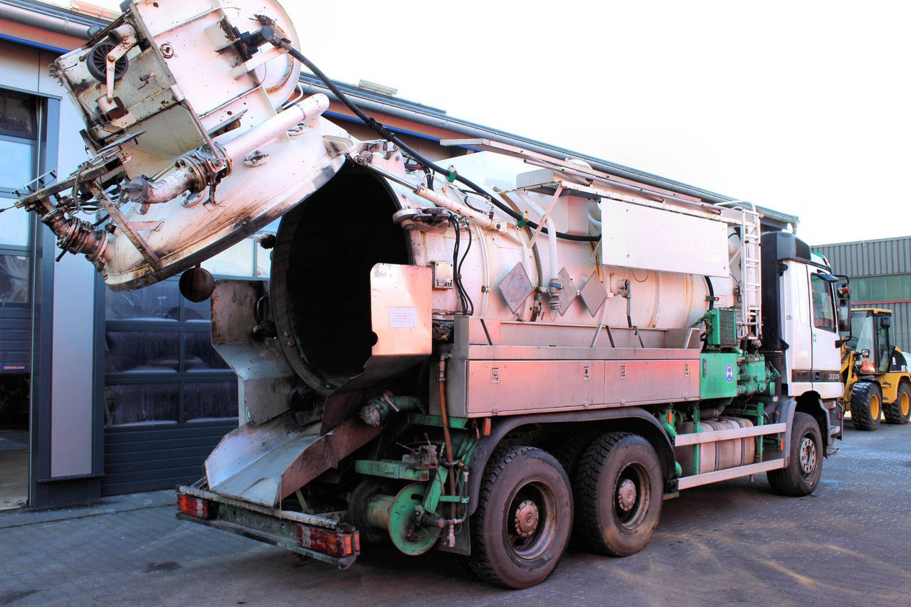 Mercedes-Benz Actros 3335 6x4 Kroll 13m³ HD-Kombi ADR/GGVS V2A - Camion vidangeur: photos 3 Mercedes-Benz Actros 3335 6x4 Kroll 13m³ HD-Kombi ADR/GGVS V2A - Camion vidangeur: photos 3