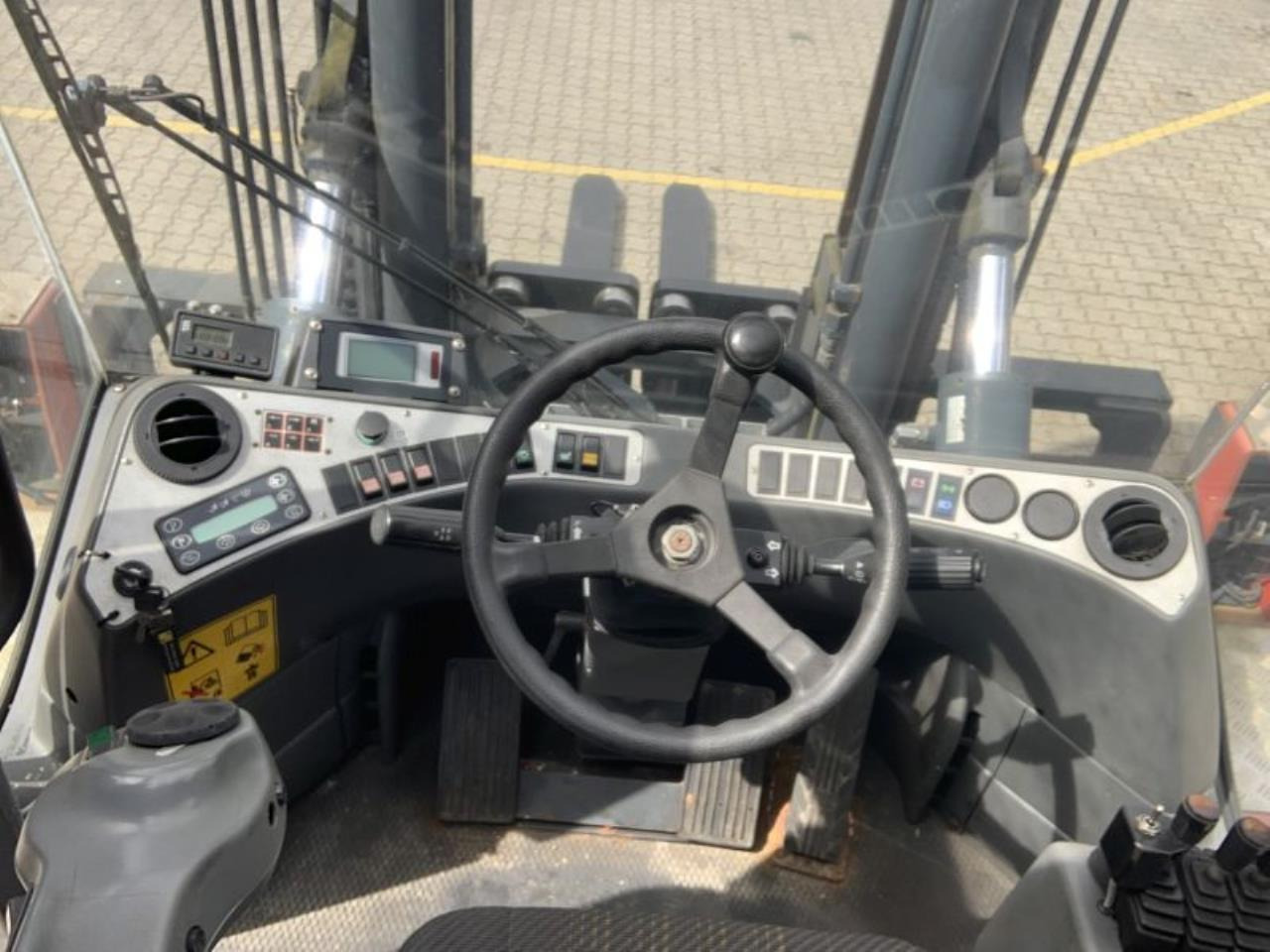 Kalmar DCE100-6 - Chariot élévateur diesel: photos 4 Kalmar DCE100-6 - Chariot élévateur diesel: photos 4