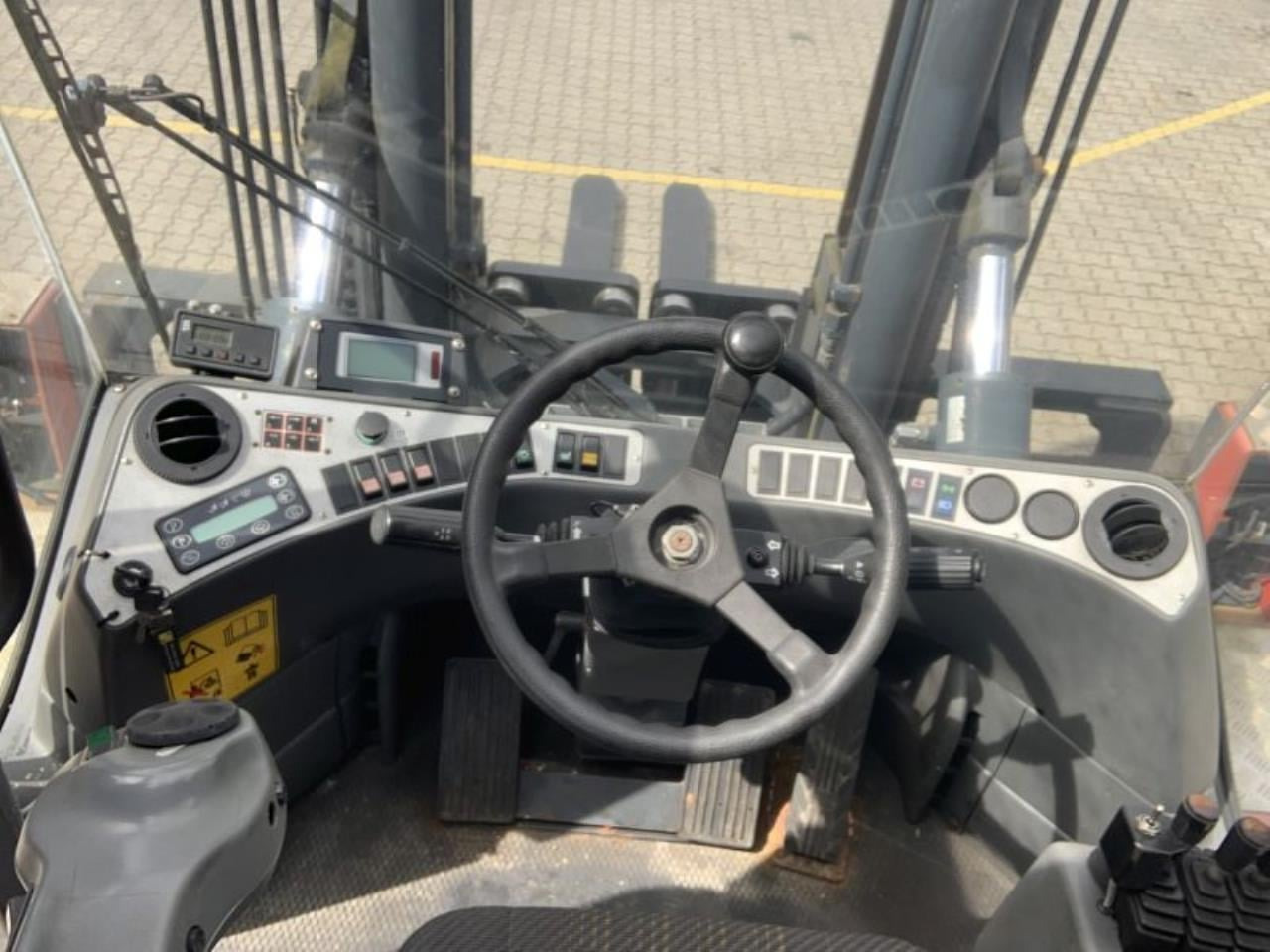 Kalmar DCE100-6 - Chariot élévateur diesel: photos 4 Kalmar DCE100-6 - Chariot élévateur diesel: photos 4