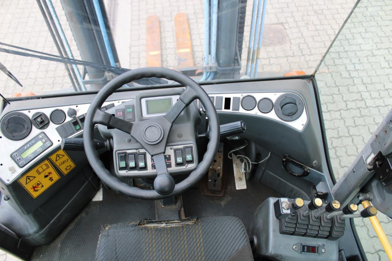 Kalmar DCE90-6L - Chariot élévateur diesel: photos 4 Kalmar DCE90-6L - Chariot élévateur diesel: photos 4