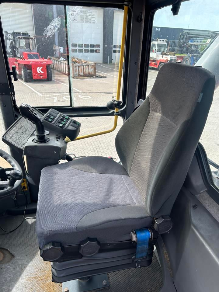 Kalmar DRF450-65C5X - Reach stacker: photos 5 Kalmar DRF450-65C5X - Reach stacker: photos 5