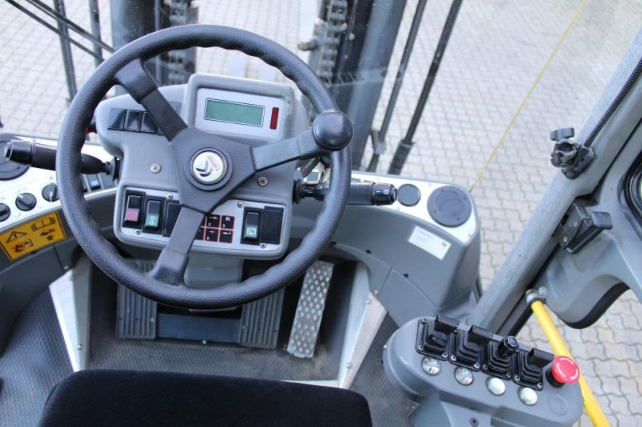 Kalmar ECD80-6 - Chariot élévateur électrique: photos 4 Kalmar ECD80-6 - Chariot élévateur électrique: photos 4