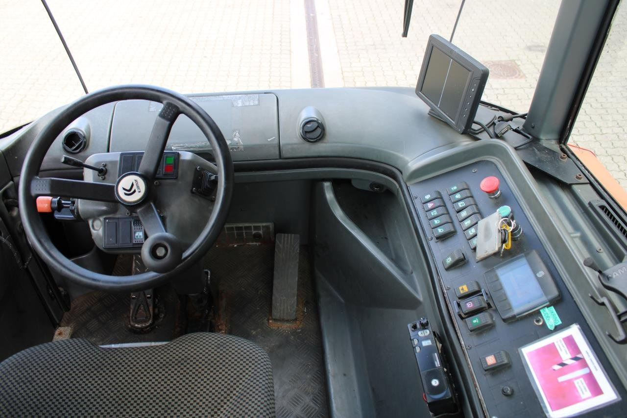 Kalmar TT618I - Tracteur portuaire: photos 4 Kalmar TT618I - Tracteur portuaire: photos 4