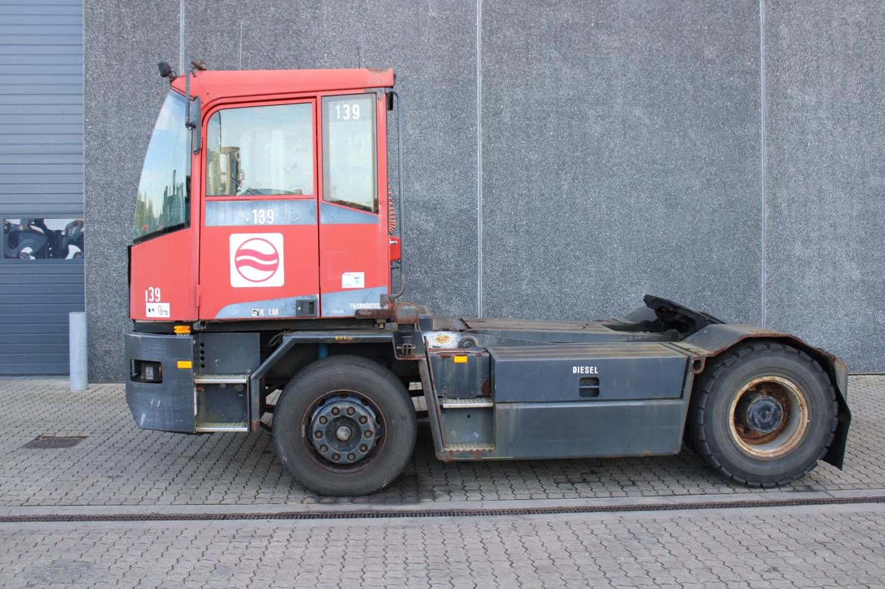 Kalmar TT618I - Tracteur portuaire: photos 1 Kalmar TT618I - Tracteur portuaire: photos 1