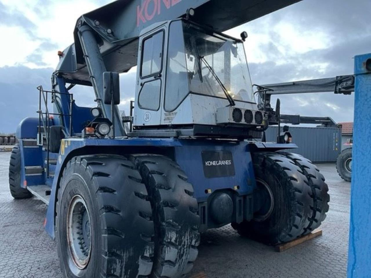 SMV 4531 TB5 - Reach stacker: photos 2 SMV 4531 TB5 - Reach stacker: photos 2