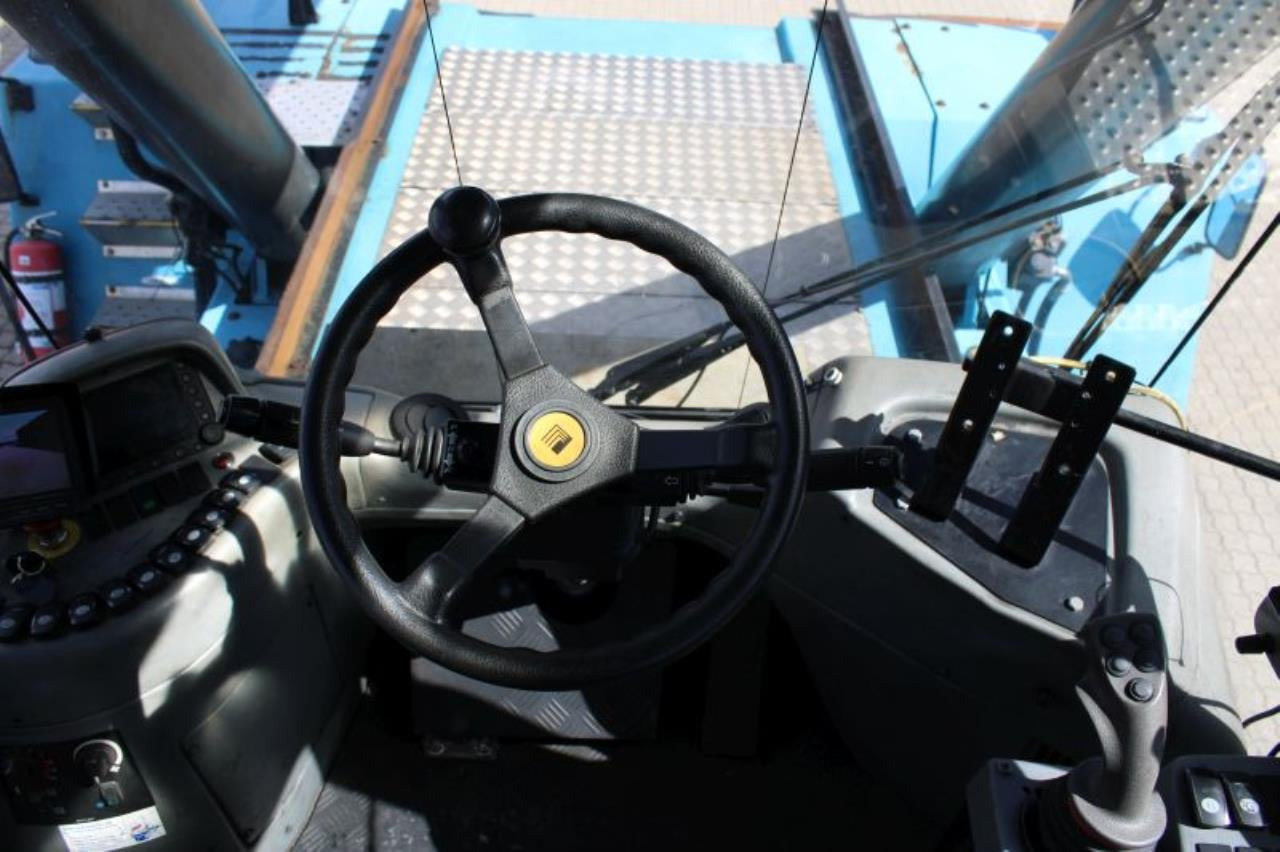 SMV SC45-31 TB5 - Reach stacker: photos 4 SMV SC45-31 TB5 - Reach stacker: photos 4