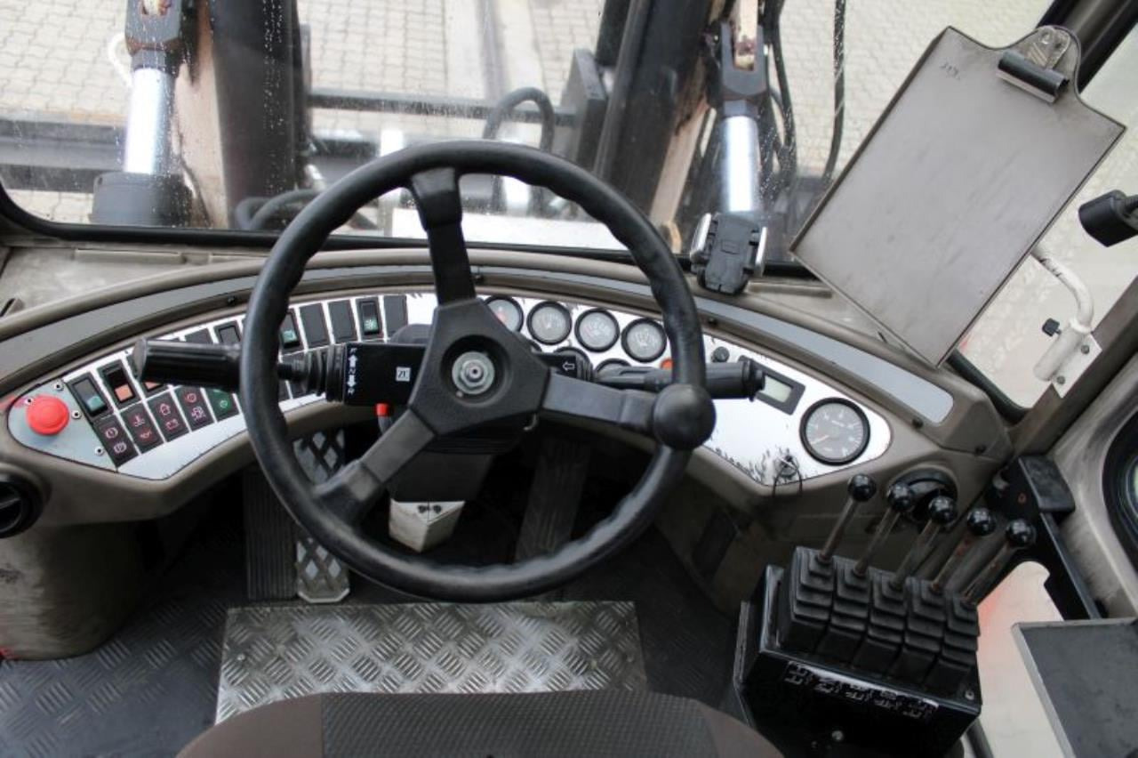 SveTruck 15120-35 - Chariot élévateur diesel: photos 4 SveTruck 15120-35 - Chariot élévateur diesel: photos 4