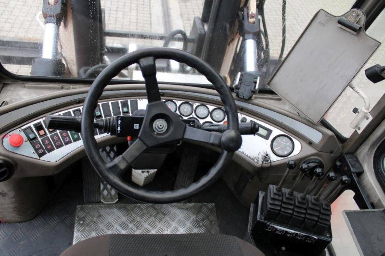 SveTruck 15120-35 - Chariot élévateur diesel: photos 4 SveTruck 15120-35 - Chariot élévateur diesel: photos 4