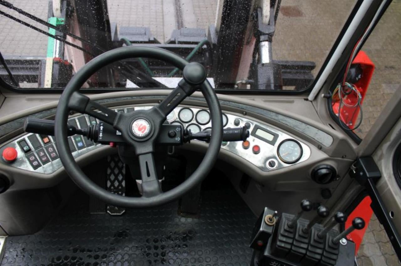 SveTruck 1875-33 - Chariot élévateur diesel: photos 4 SveTruck 1875-33 - Chariot élévateur diesel: photos 4