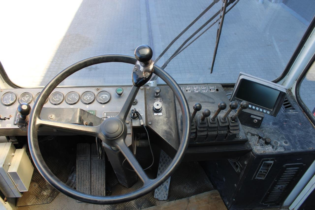 SveTruck 32120-47 - Chariot élévateur diesel: photos 4 SveTruck 32120-47 - Chariot élévateur diesel: photos 4