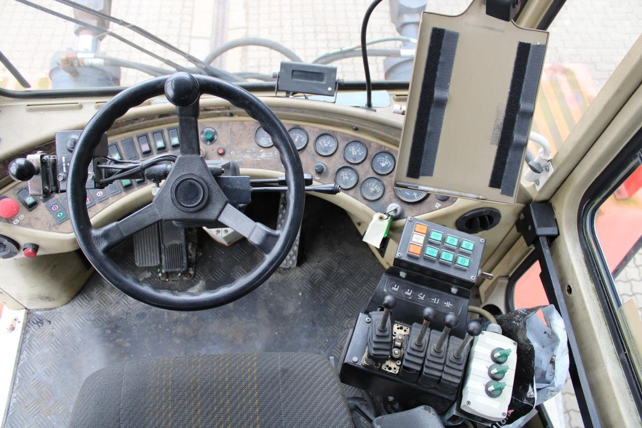 SveTruck 35120-50 - Chariot élévateur diesel: photos 4 SveTruck 35120-50 - Chariot élévateur diesel: photos 4