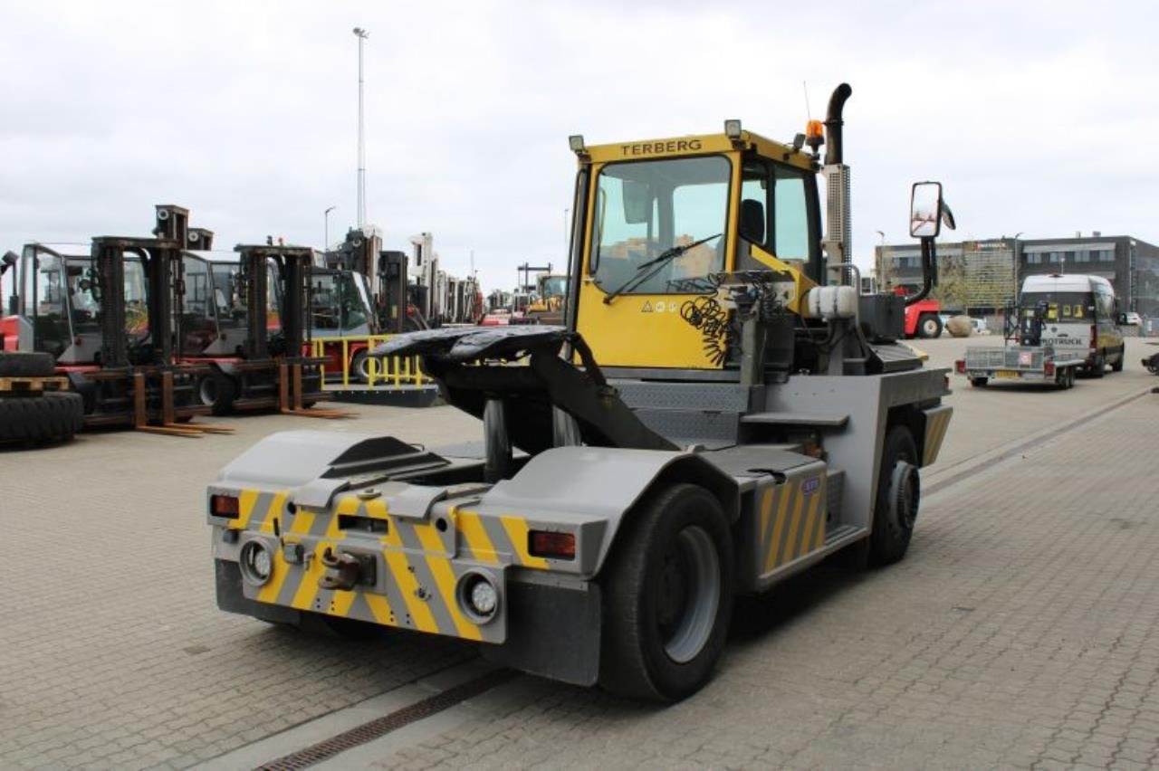 Terberg RT222 - Tracteur portuaire: photos 3 Terberg RT222 - Tracteur portuaire: photos 3