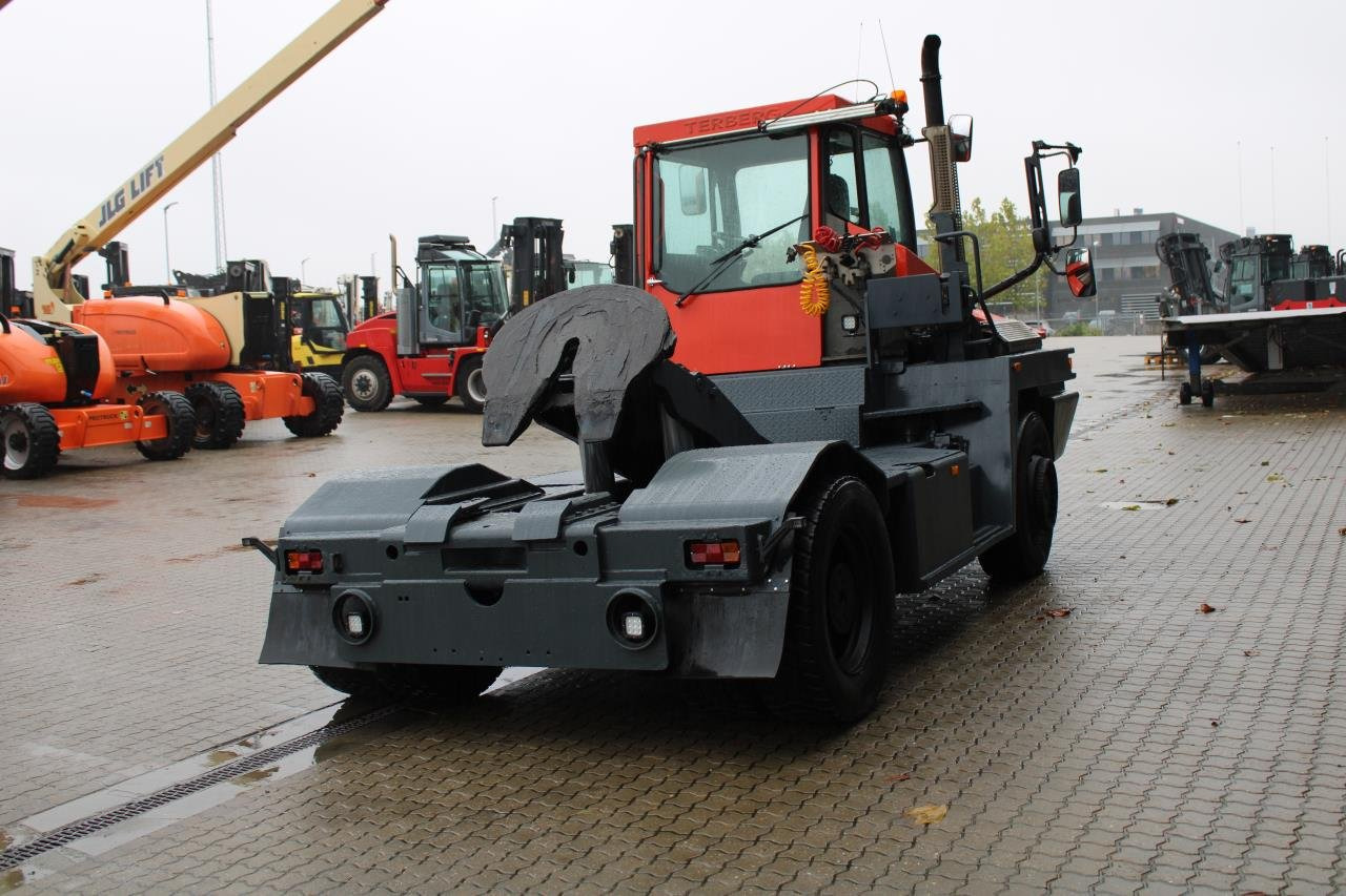 Terberg RT222 - Tracteur portuaire: photos 3 Terberg RT222 - Tracteur portuaire: photos 3