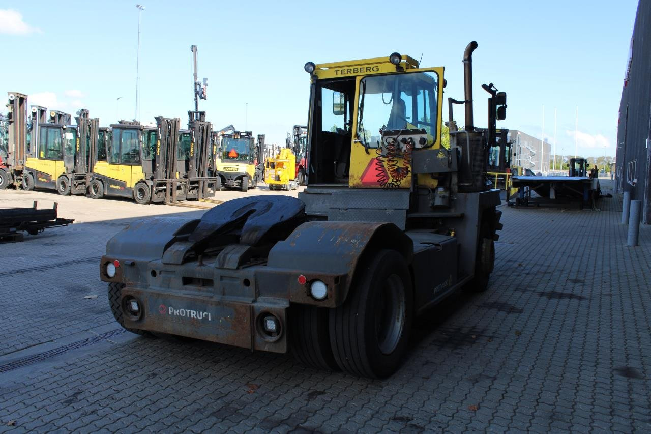 Terberg RT282 - Tracteur portuaire: photos 3 Terberg RT282 - Tracteur portuaire: photos 3