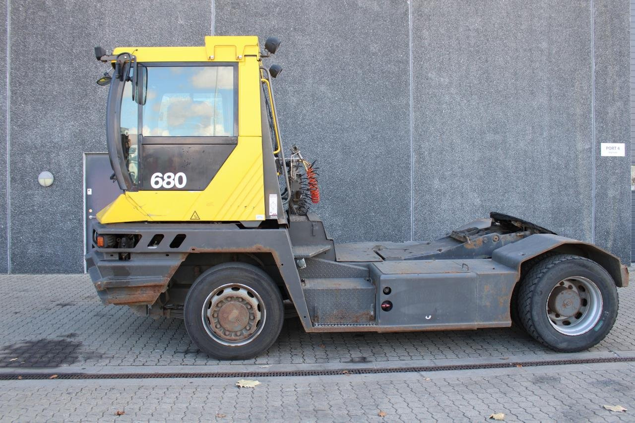 Terberg RT282 - Tracteur portuaire: photos 1 Terberg RT282 - Tracteur portuaire: photos 1