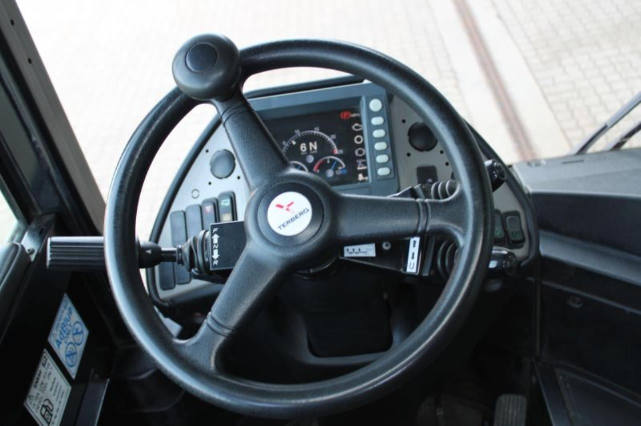 Terberg RT283 - Tracteur portuaire: photos 4 Terberg RT283 - Tracteur portuaire: photos 4