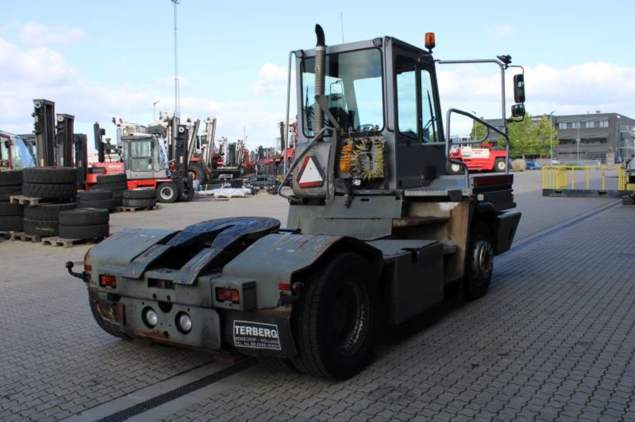 Terberg YT182 - Tracteur portuaire: photos 3 Terberg YT182 - Tracteur portuaire: photos 3