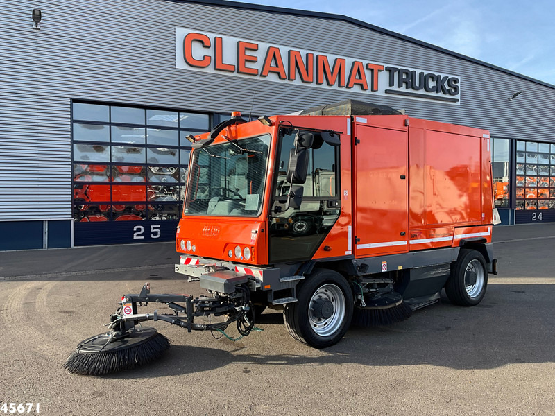 Dulevo 5020 Euro 6 with 3-rd brush - Balayeuse de voirie: photos 2 Dulevo 5020 Euro 6 with 3-rd brush - Balayeuse de voirie: photos 2