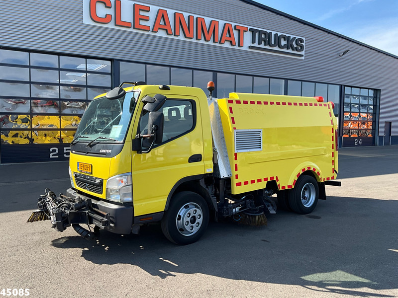 Mitsubishi Canter 7C15 Brock sweeper Just 94.095 km! - Balayeuse de voirie: photos 2 Mitsubishi Canter 7C15 Brock sweeper Just 94.095 km! - Balayeuse de voirie: photos 2