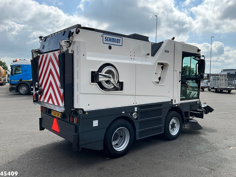 Schmidt Cleango 500 Compact Euro 6 with 3-rd brush - Balayeuse de voirie: photos 5 Schmidt Cleango 500 Compact Euro 6 with 3-rd brush - Balayeuse de voirie: photos 5
