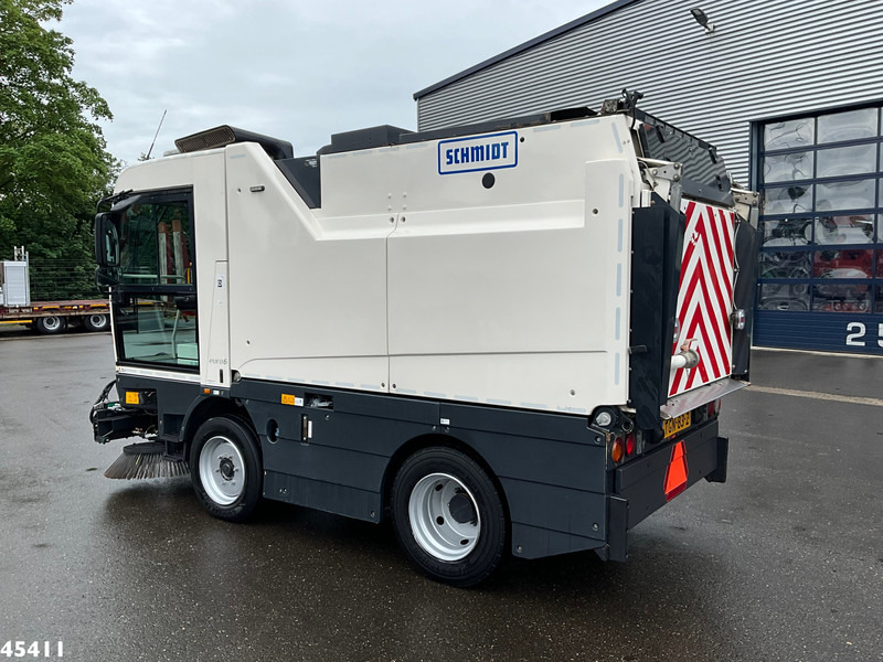 Schmidt Cleango 500 Compact Euro 6 with 3-rd brush - Balayeuse de voirie: photos 5 Schmidt Cleango 500 Compact Euro 6 with 3-rd brush - Balayeuse de voirie: photos 5