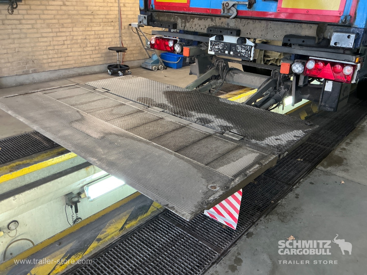 SCHMITZ Dryfreight Standard Taillift - Semi-remorque fourgon: photos 3 SCHMITZ Dryfreight Standard Taillift - Semi-remorque fourgon: photos 3
