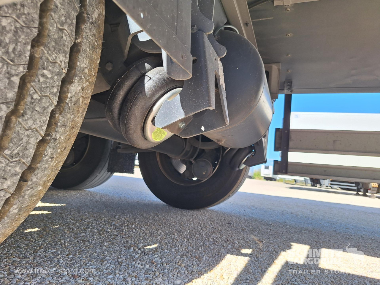 SCHMITZ Reefer Standard - Semi-remorque isothermique: photos 3 SCHMITZ Reefer Standard - Semi-remorque isothermique: photos 3