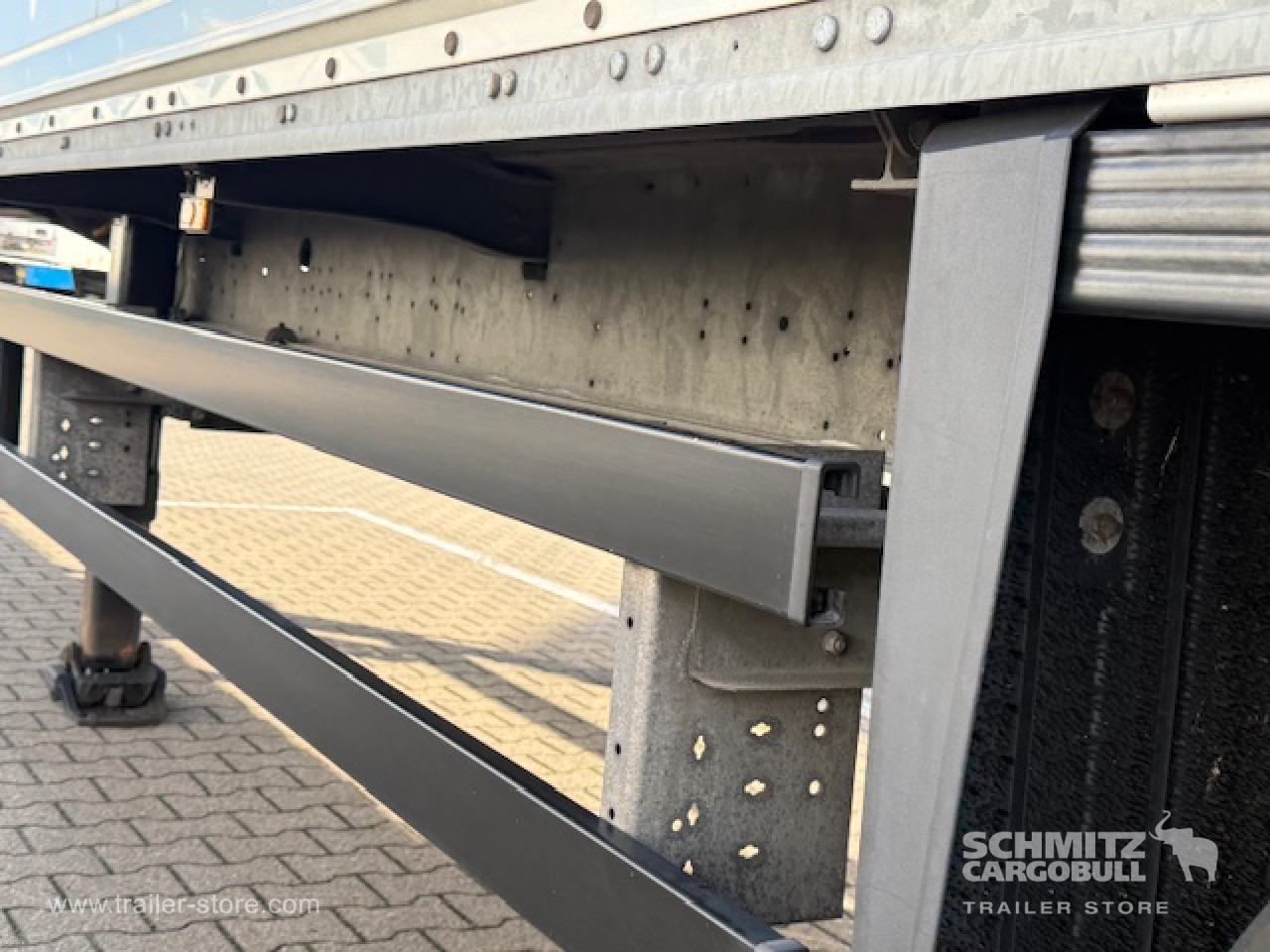 SCHMITZ Oplegger Kasten Standard Taillift - Semi-remorque fourgon: photos 4 SCHMITZ Oplegger Kasten Standard Taillift - Semi-remorque fourgon: photos 4