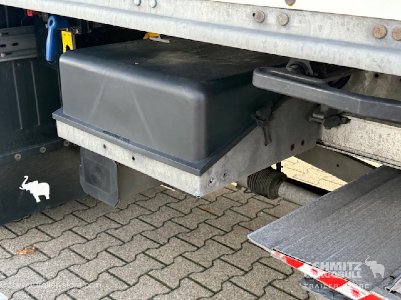SCHMITZ Oplegger Kasten Standard Taillift - Semi-remorque fourgon: photos 2 SCHMITZ Oplegger Kasten Standard Taillift - Semi-remorque fourgon: photos 2