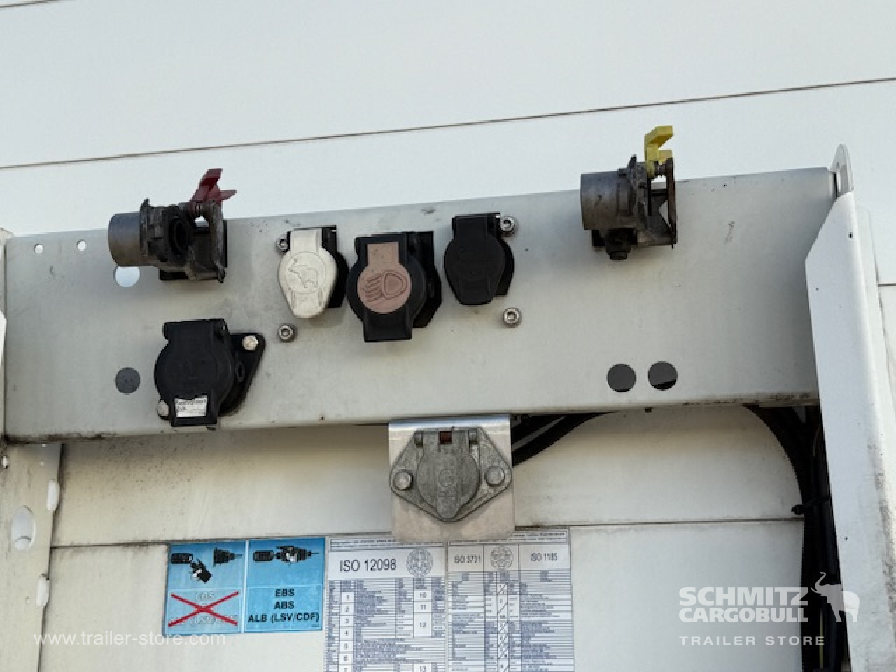 SCHMITZ Oplegger Kasten Standard Taillift - Semi-remorque fourgon: photos 3 SCHMITZ Oplegger Kasten Standard Taillift - Semi-remorque fourgon: photos 3