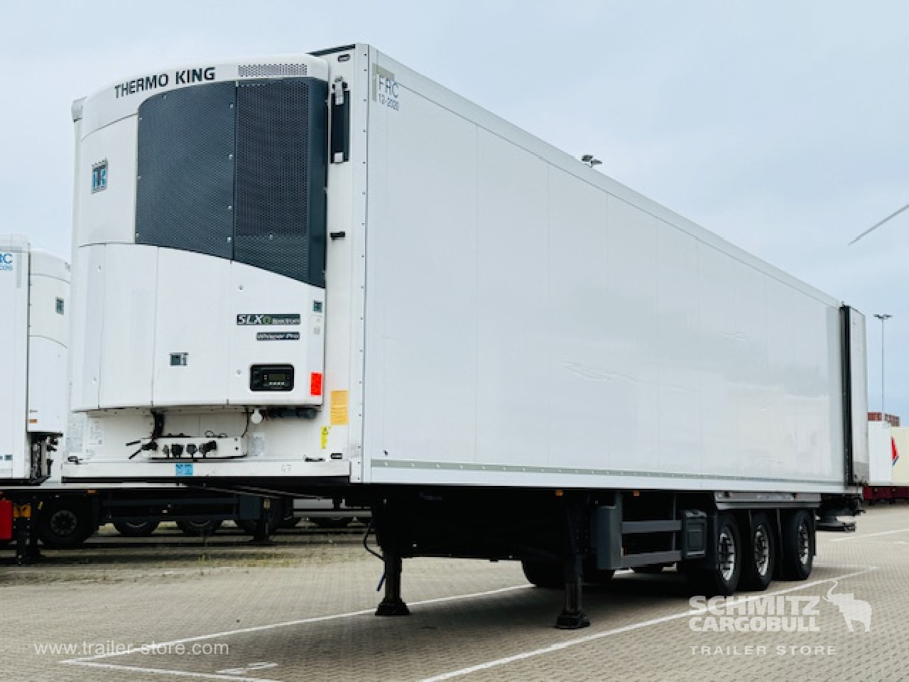 SCHMITZ Oplegger Vries Multitemp Taillift - Semi-remorque isothermique: photos 1 SCHMITZ Oplegger Vries Multitemp Taillift - Semi-remorque isothermique: photos 1