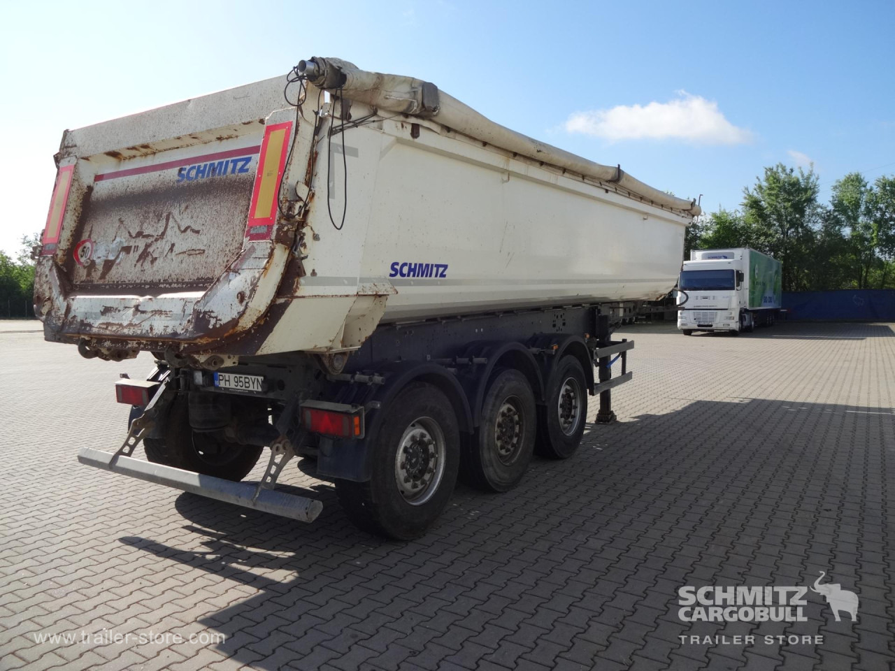 SCHMITZ Tipper Steel half pipe body 28m³ - Semi-remorque benne: photos 2 SCHMITZ Tipper Steel half pipe body 28m³ - Semi-remorque benne: photos 2