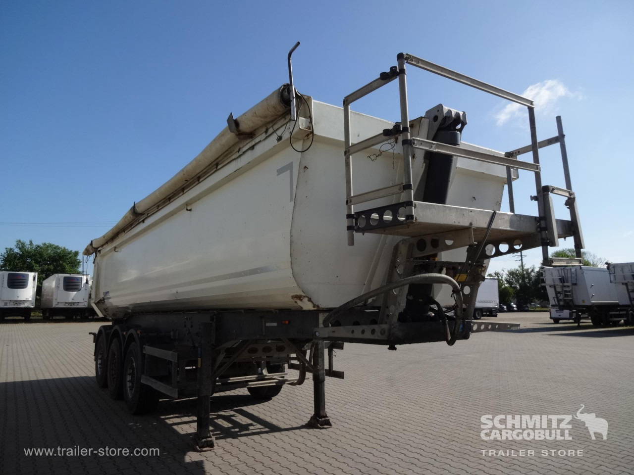 SCHMITZ Tipper Steel half pipe body 28m³ - Semi-remorque benne: photos 3 SCHMITZ Tipper Steel half pipe body 28m³ - Semi-remorque benne: photos 3