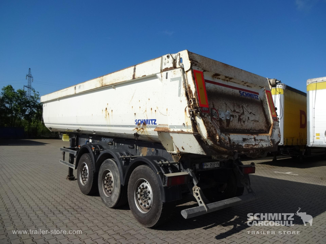 SCHMITZ Tipper Steel half pipe body 28m³ - Semi-remorque benne: photos 1 SCHMITZ Tipper Steel half pipe body 28m³ - Semi-remorque benne: photos 1