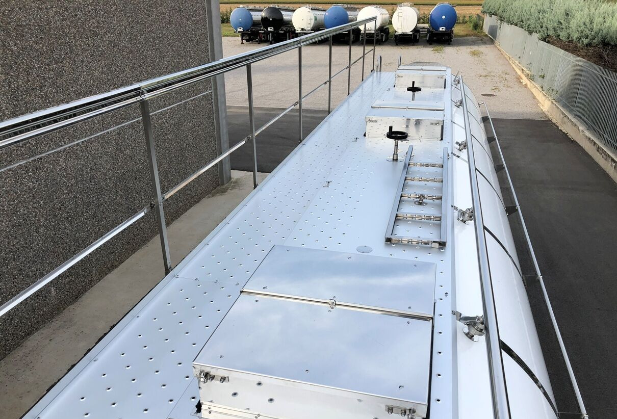 Bata CISTERNA MODELLO STANDARD NUOVA - Semi-remorque citerne: photos 5 Bata CISTERNA MODELLO STANDARD NUOVA - Semi-remorque citerne: photos 5