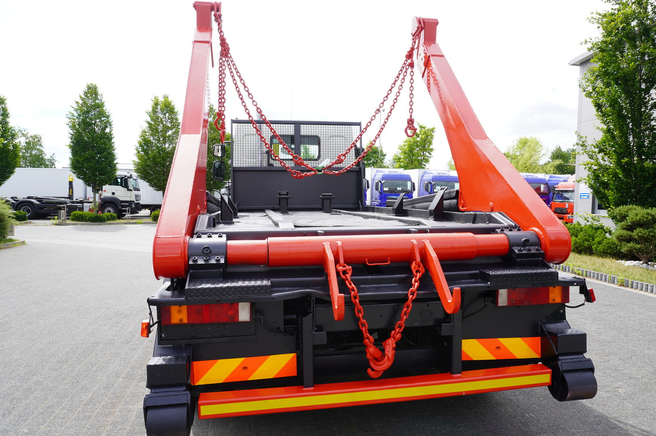 DAF LF 55.220 Skip loader GUIMA PALFINGER M14T - Camion multibenne: photos 5 DAF LF 55.220 Skip loader GUIMA PALFINGER M14T - Camion multibenne: photos 5