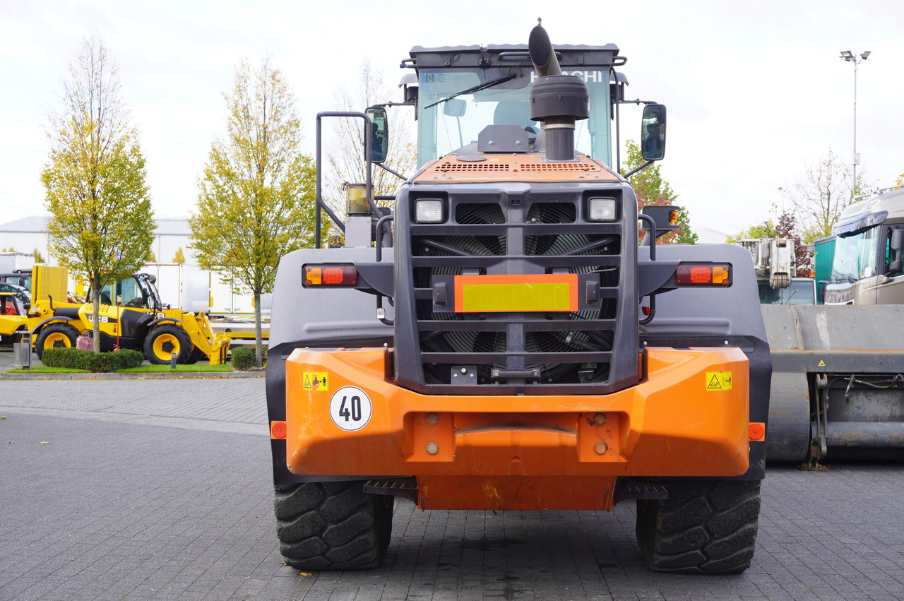 HITACHI ZW220 articulated loader / 2 buckets - Chargeuse sur pneus: photos 5 HITACHI ZW220 articulated loader / 2 buckets - Chargeuse sur pneus: photos 5